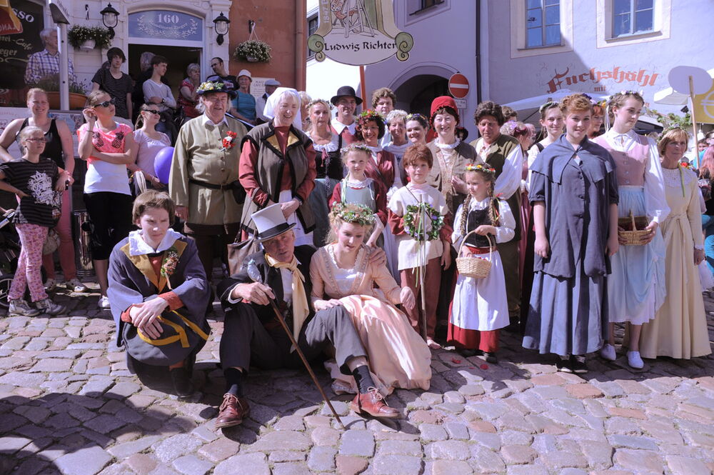 Brautzug im Frühling