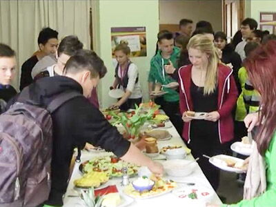 "Pausenbrot – satt und gesund" – Frühstückspause in der Pestalozzi-Oberschule Meißen Es ist kurz vor zehn, Frühstückspause in der Pestalozzi-Oberschule Meißen.