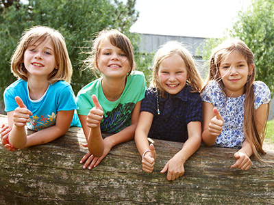 Glückliche Schulkinder - satt und gesund! Glückliche Schulkinder - satt und gesund!